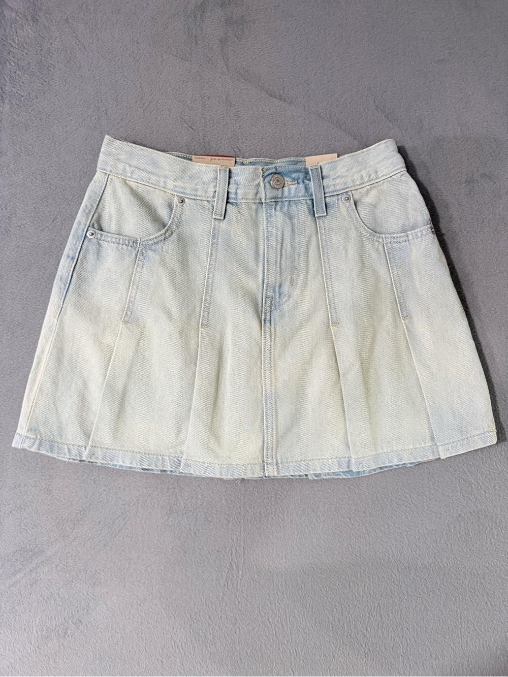 Levi’s - Light Blue Pleated Denim Mini Skirt